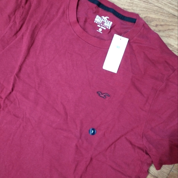 Hollister Must Have Tee - Picture 3 of 4